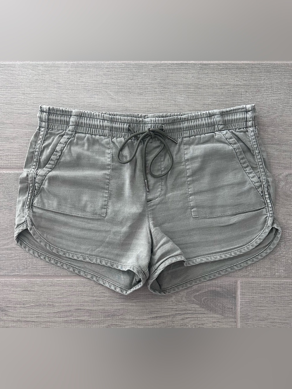 Level 99 Women’s Size Small Light Army Green Drawstring Shorts